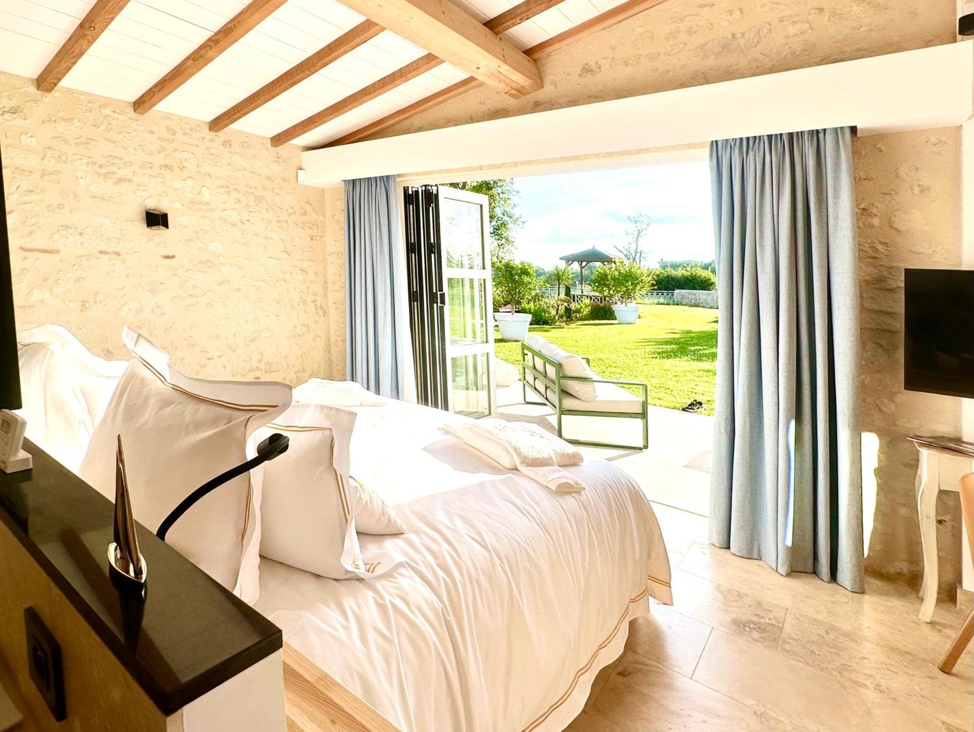 Chateau De Lafont Suites Saint-Vivien  Ngoại thất bức ảnh