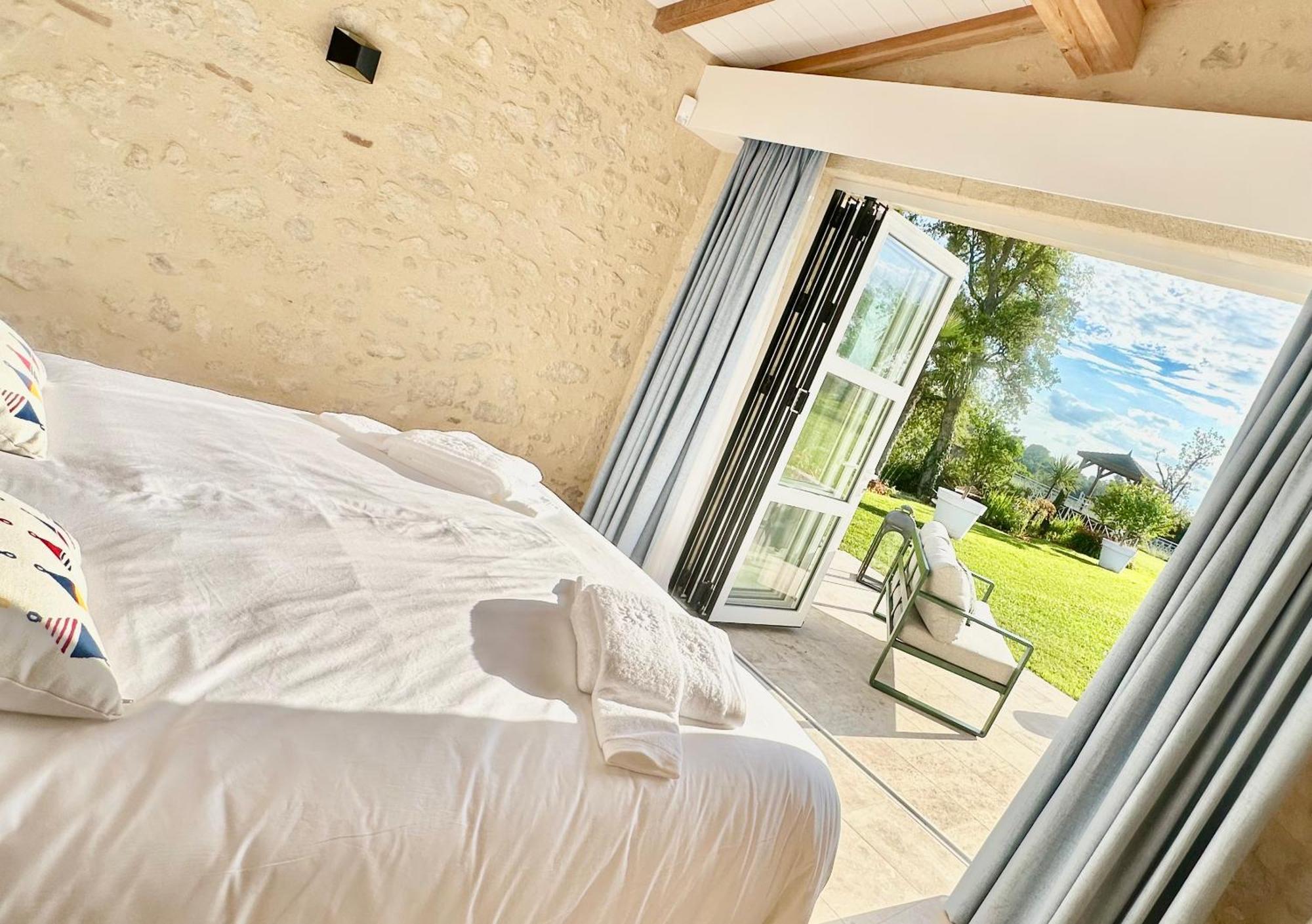 Chateau De Lafont Suites Saint-Vivien  Ngoại thất bức ảnh